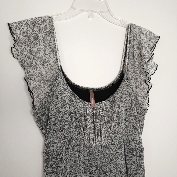 Thyme maternity black & grey floral micro mesh flutter dress. Size L - Picture 3 of 5